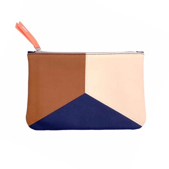 FREE w/$25 Order 𖦹 ✈︎ Ipsy Colorblock Zippered Makeup Bag ✈︎ Navy Beige ✈︎ - Picture 11 of 12